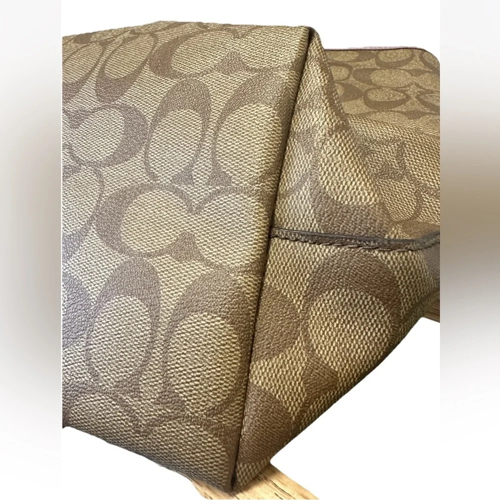 COACH City Tote Signature Khaki Monogram Rare Lilac Leather Strap and Detail - Picture 8 of 10
